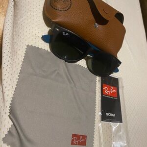 Ray-Ban Black Sunglasses with Brown Case